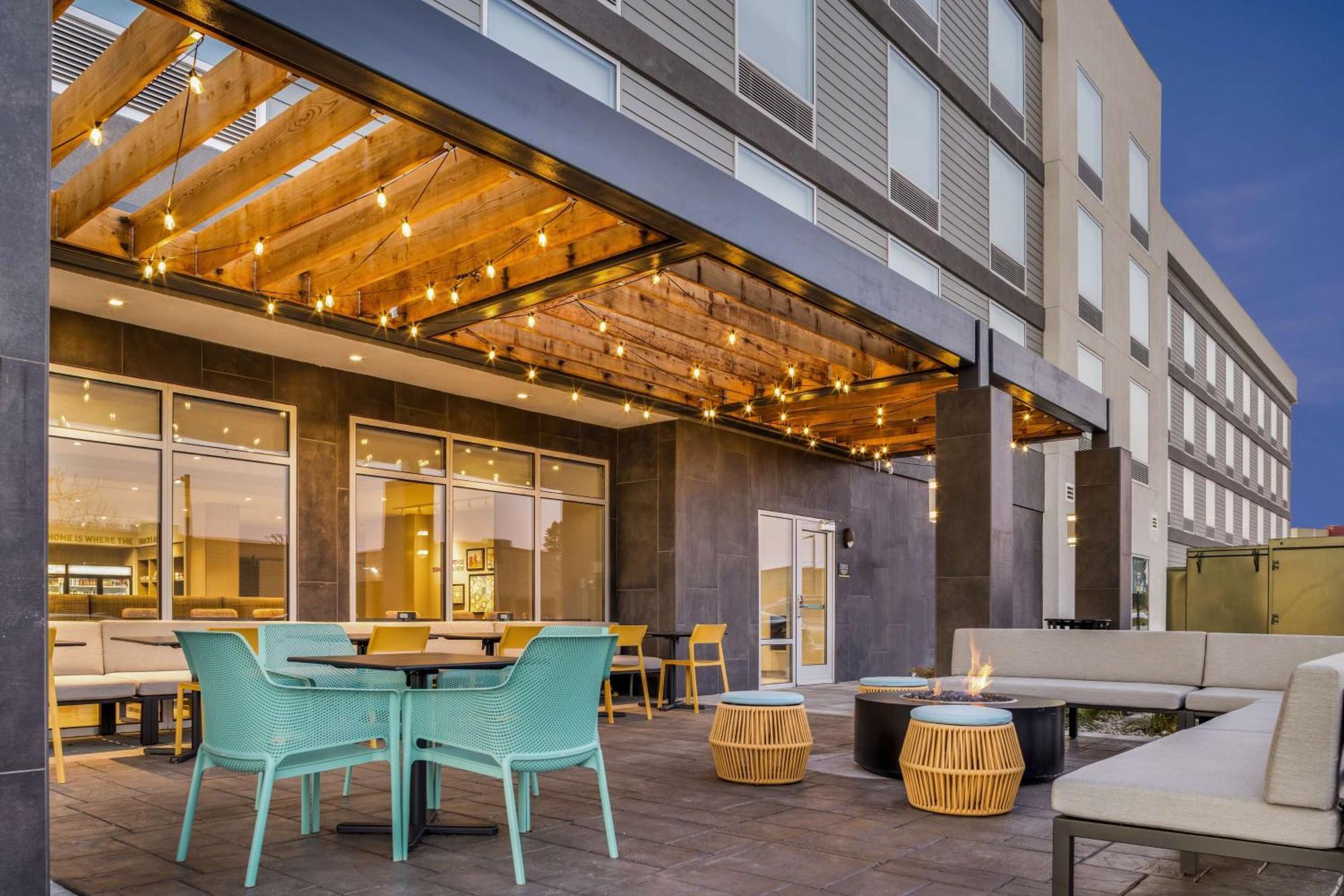 Home2 Suites By Hilton Colorado Springs Airport Exterior photo