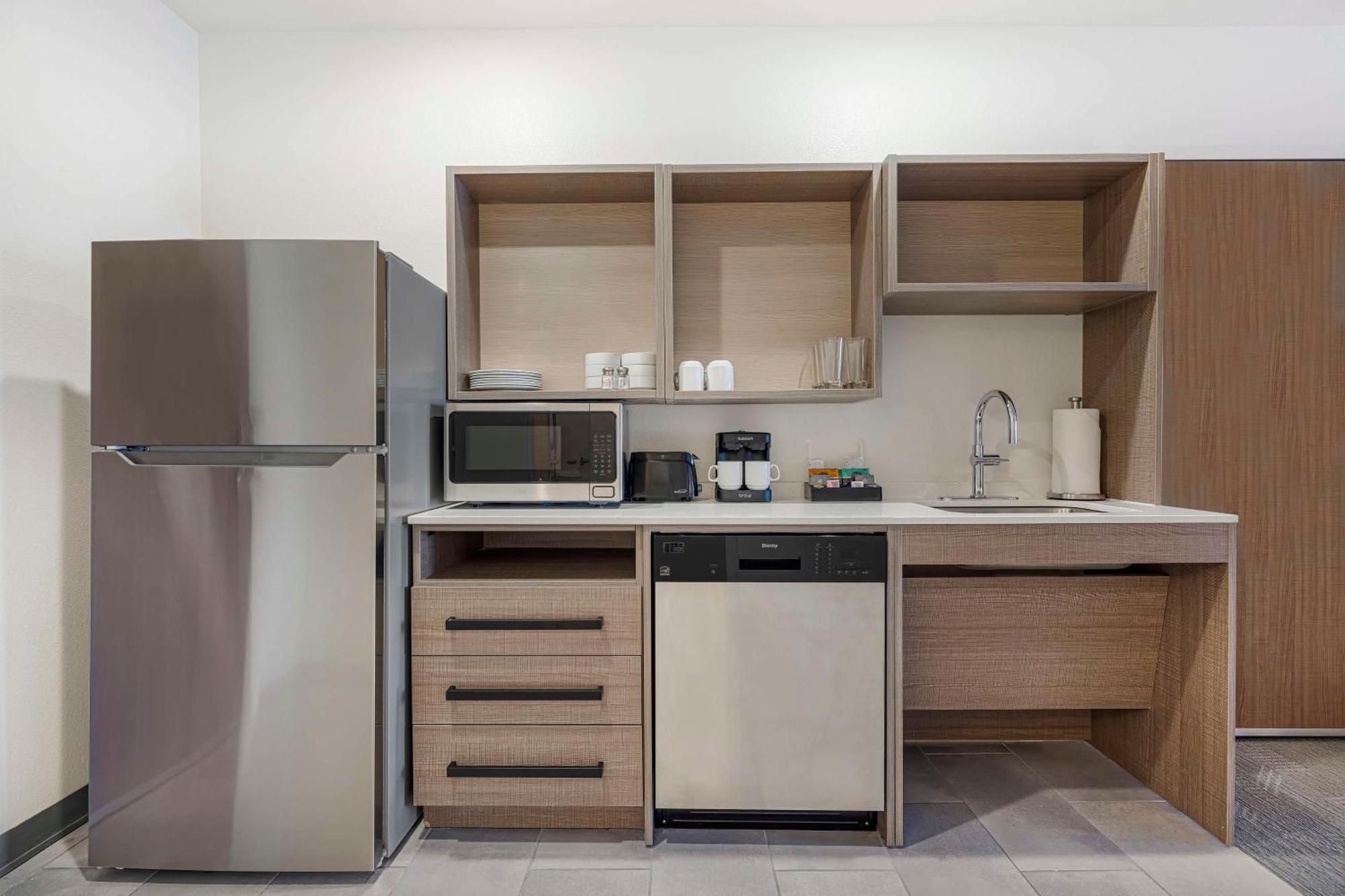 Home2 Suites By Hilton Colorado Springs Airport Exterior photo