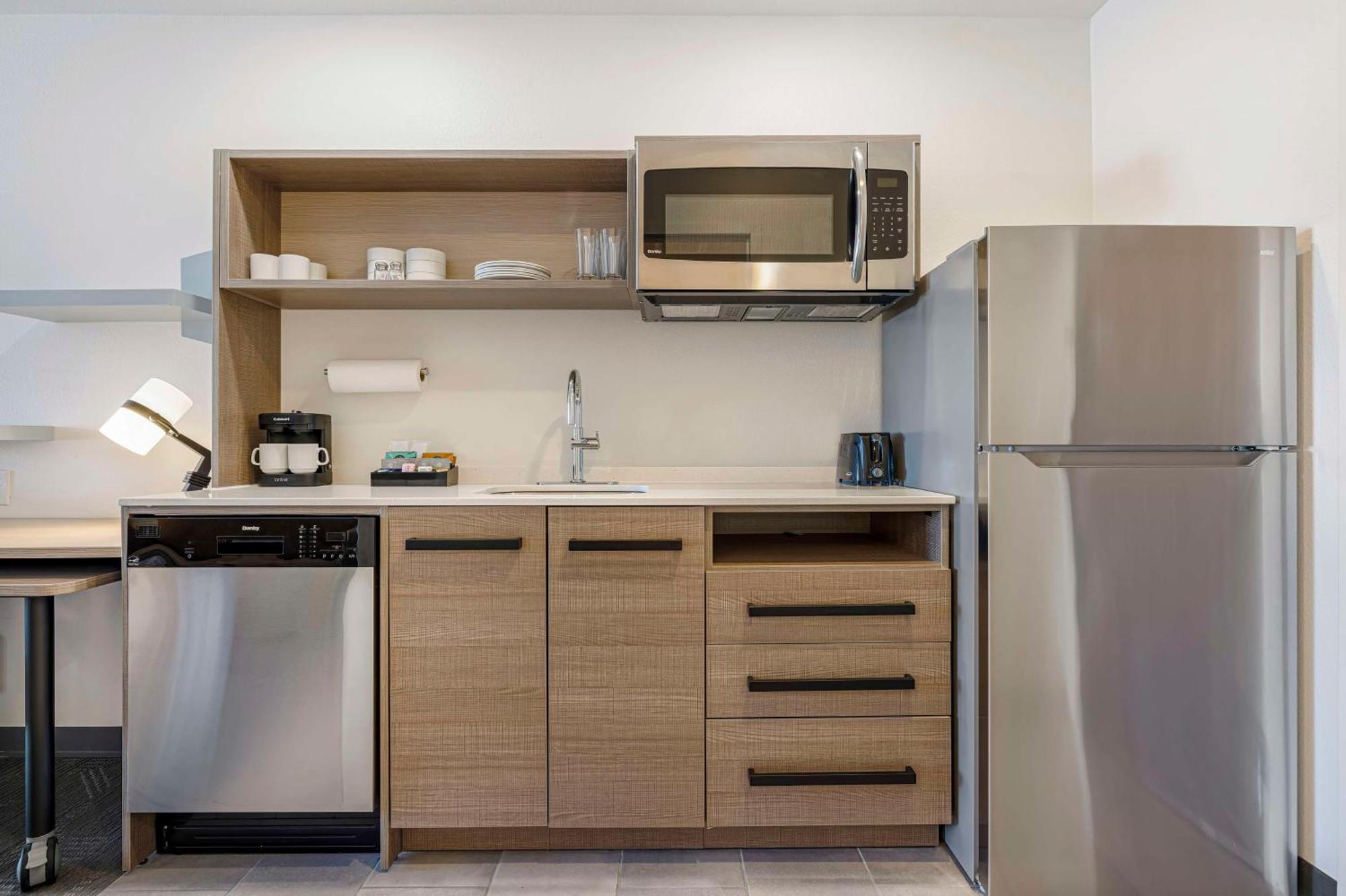 Home2 Suites By Hilton Colorado Springs Airport Exterior photo